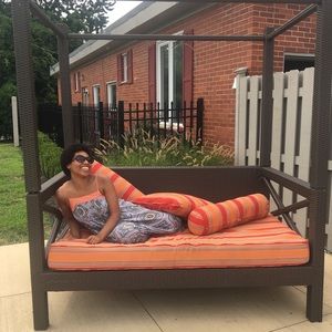 Meet your Posher, Santana